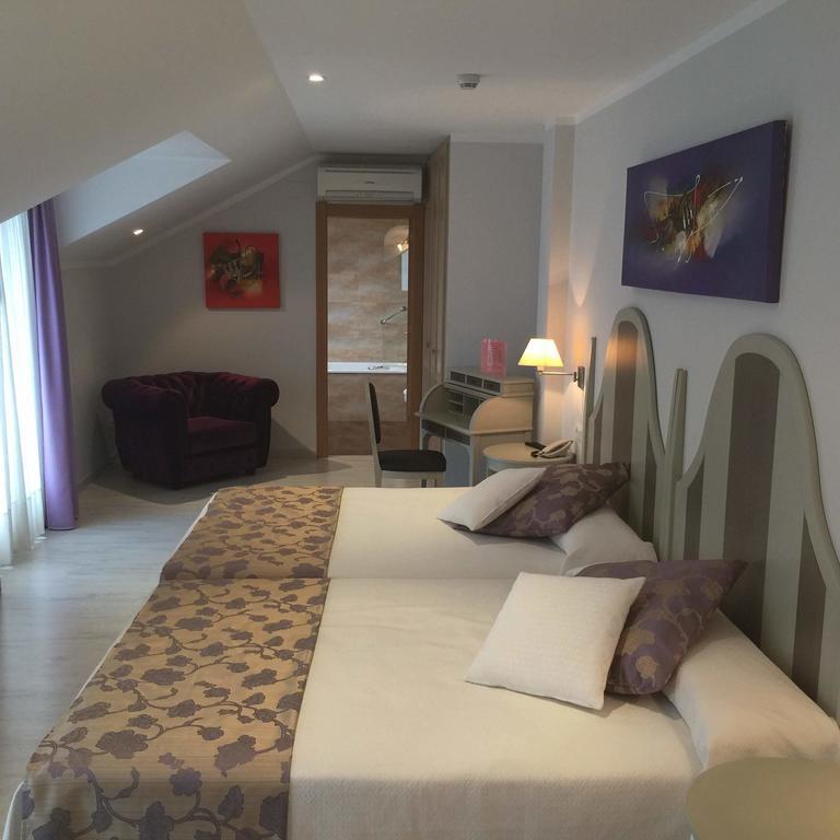 Hotel Valle De Cabezon Cabezon De La Sal Room photo